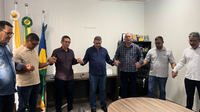 Manhã de Devocional reúne vereadores e servidores da Câmara Municipal de Cerejeiras, presença especial do Prefeito Sinésio José e Deputado Estadual Ezequiel Neiva